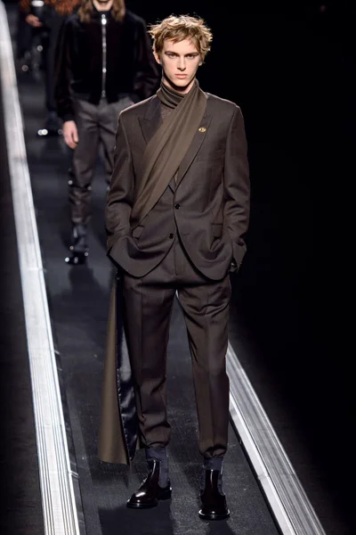 Look 12